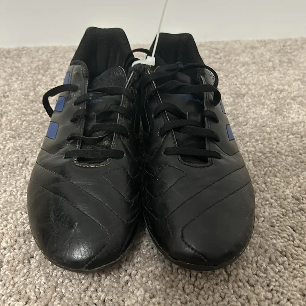Adidas kids, soccer cleats size 6 - Picture 2 of 8